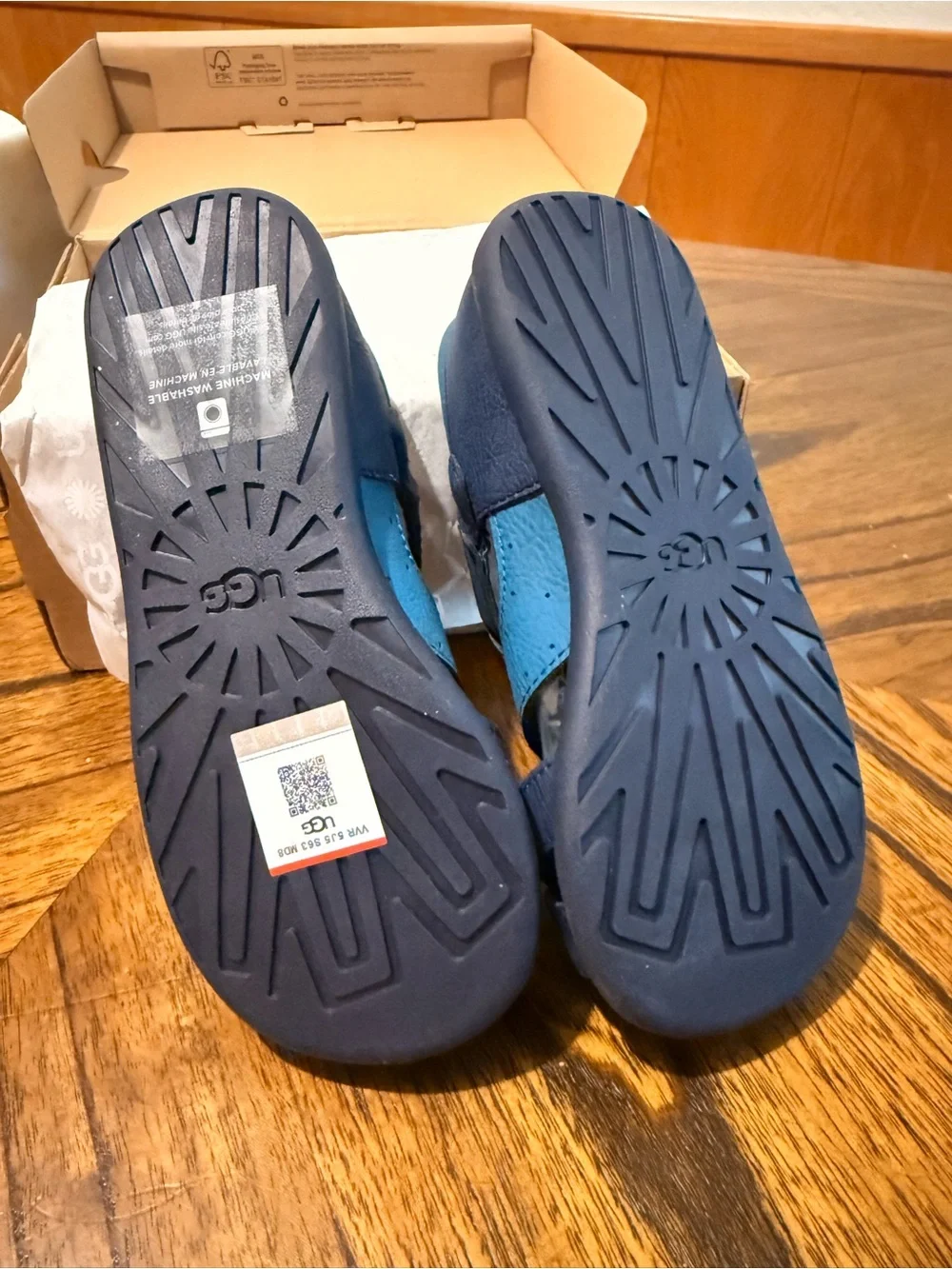 NWB Ugg T Kylo Kids Navy and Teal Sandals